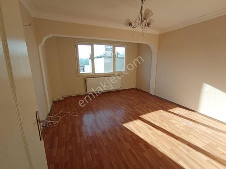 Karabağlar Eserkent Yakın Doğal Gazlı 110m2 2+1 Daire Kiralıktır