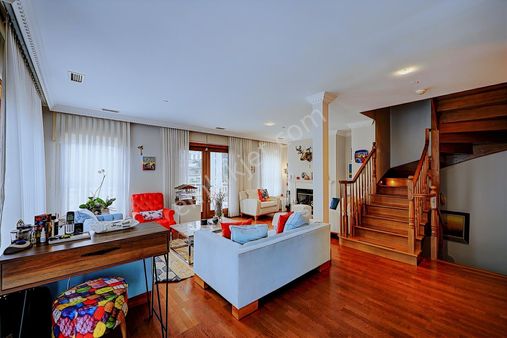 Kemerburgaz Doğayla İç İçe Çeşmeler Vadisi Sitesinde Özel Villa