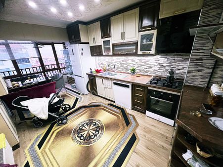 Burç Ve Pamuklar Sınırı Kızılcahamam Cadde Üstü Ful Yapılı 5+1