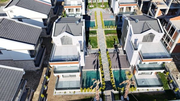 Irmaksudan Tasarımı İle Ğöz Kamaştıran 4+1 Havuzlu Lüks Villalar