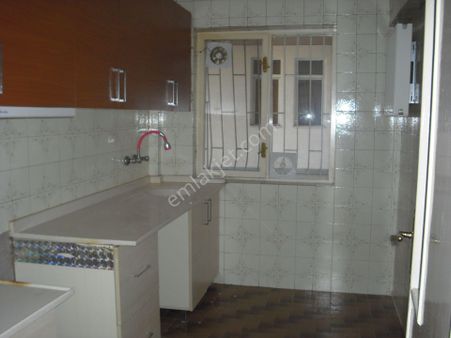 Dikmen Hürriyet Cad. 3+1 Merkezi Sist. Salon Bağımsız Bakımlı Aile Apt.