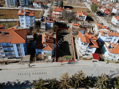 İlbey // Şuhut Merkez Cumhuriyet Parkı Karşısında 795 M² Arsa