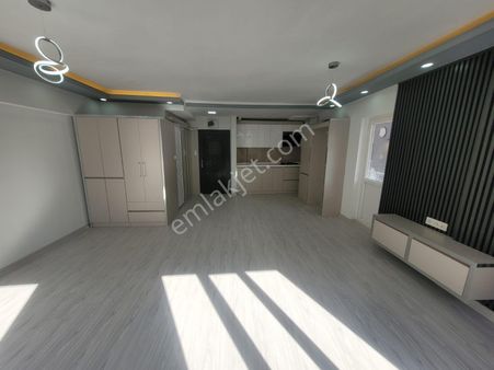 Etimesgut Çarşı İçi Katta 1+0 Oturuma Yatırıma Fırsat Daire