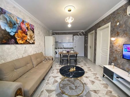 Eylül Gayrimenkul Güvencesiyle Eşyalı Balkonlu Asansörlü Site İçi Lüx 1+1 Daire