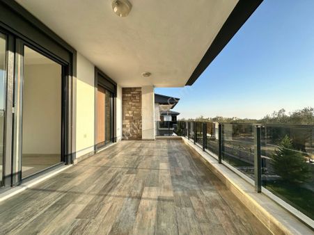 ꧁akçay Ay Emlak'tan꧂güre'de Yüzme Havuzlu Lüks Site İçinde Doğa İle İç İçe Kiralık 2+1 Lüks Daire