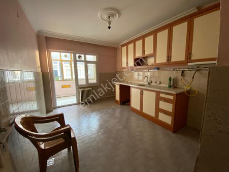 Çeşme Meydanı'ında 3+1 Kiralık Daire Nagehan Gülçeler'den