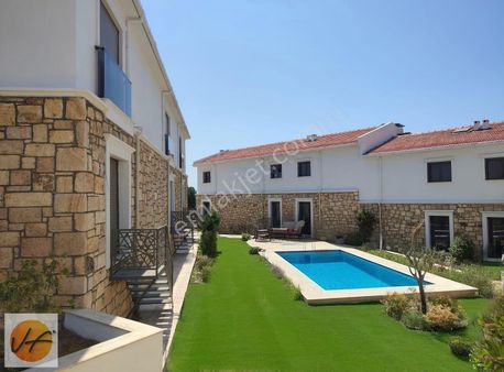 Bağarasında Havuzlu Sitede Satılık 2+1 Dubleks Villa
