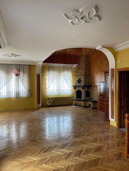 Şehir Merkezi Emeksiz'de 7+1 Kiralık Müstakil Villa Tribleks