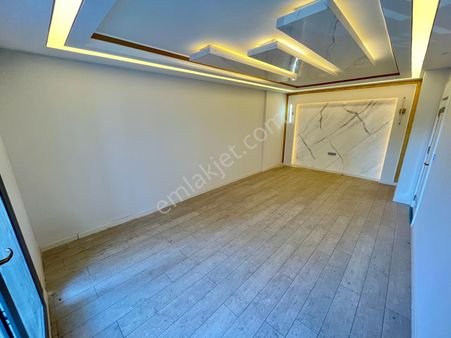 Sezgin Emlaktan Merkezde Geniş Kullanım Ön Cephe Satılık 3+1 Daire