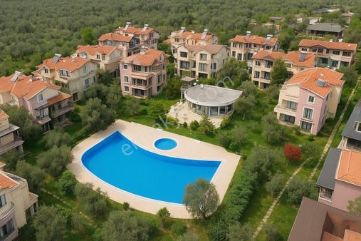 Ayanoğlundan Akçayda Site İçerisinde Havuzlu Kiralıık Villa