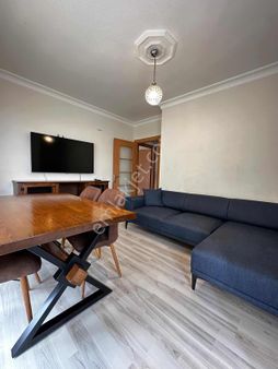 Sancaktepe Yunus Emre Mahallesinde 2+1 Ara Kat Daire İskanlı