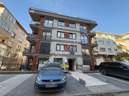 Altıntepe De Kızılay Yakını Ara Kat Sıfır 1+1 Satılık Daire