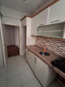 Cihangirde Okyanus Kolleji Yanında Minibüs Ve Otobüslerin Son Du