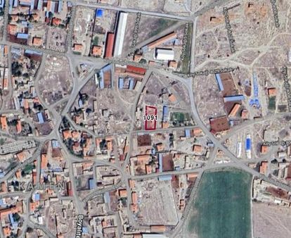 Karaman Merkez Kameni Köyünde 811 M² Kerpiç Ev Ve Arsası Satılıktır