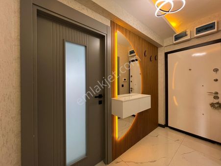 Engin Emlak'tan Y.giriş Merkezi Konumda Yerden Isıtma Sıfır 2+1