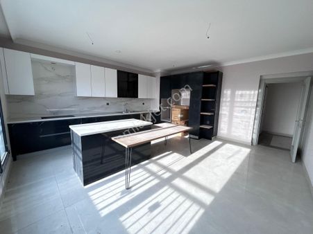 Lider Emlak'tan Güneşevler Merkezde 4+1 Satılık Site Dairesi