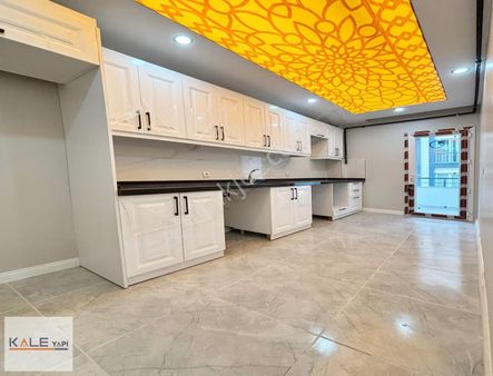 Metrobüse Yakın Sıfır Daire 2+1 Satılık