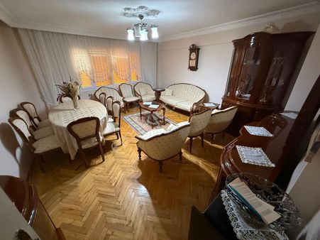 Bahçelievler'de Merkezi Konumlu Eşyalı Doğalgazlı 3+1 Kiralık