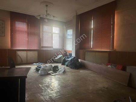 Yatırıma Uygun Meydana Yakın 2+1 80 M2 Düz Giriş Daire