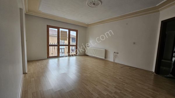 İstasyon Cadde Yanı 3+1 115m2 Yol Cephe Temiz Kiralık Daire