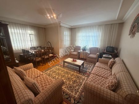 Barış'tan Tepeüstü Lale Sokakta Satılık 3+1 Ferah Daire