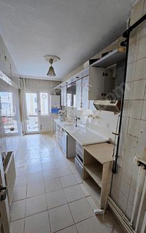 Damla Gayrimenkul’den Ptt Yanında 1. Kat 3+1 Boş Acil