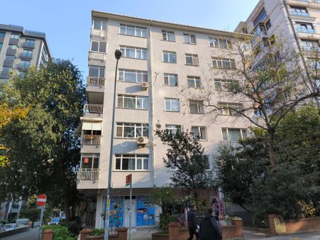 Şair Arşi Caddesi' Nin Hemen Yanında Klimalı Bakımlı 3 + 1 Kiralık Daire