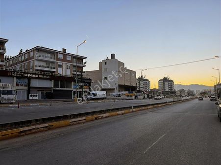 Hüsnü Karakaş'ta Satılık Cadde Üzeri Köşe Dükkan