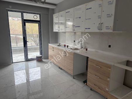 Ayzen Emlak'dan Sanayi Sitesi Yakını 4+1 Satılık Daire