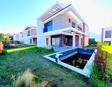 Ata Emlak'tan Plaja Yakın Özel Havuzlu Tek Müstakil Sıfır Villa