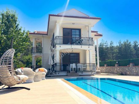 Fethiye Üzümlüde 750 M2 Arsa İçerisinde Kiralık 4+1 Villa