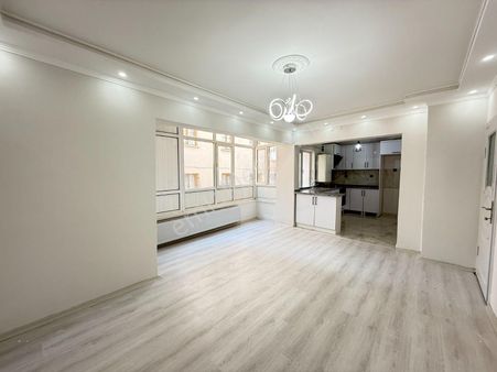 19 Mayıs Mahallesinde Cadde Üzerinde Katta 2+1 Bağımsız Yapılı