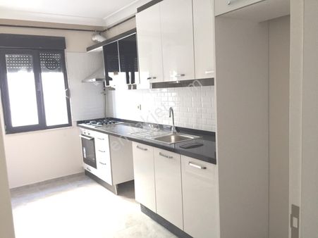 Maltepe Altayçeşme De Minibüs Yoluna Yakın Konumda 2+1 Daire