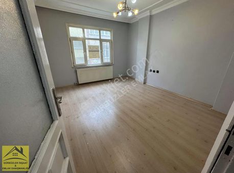 M.akif'de Cuma Pazarı Mevkii 1.kat Tadilatlı 2+1 90m² Daire