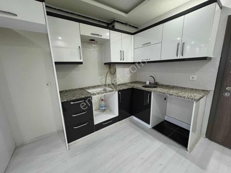 Asil Emlak'tan Muradiye'de Site İçersinde 1+1 Satılık Daire