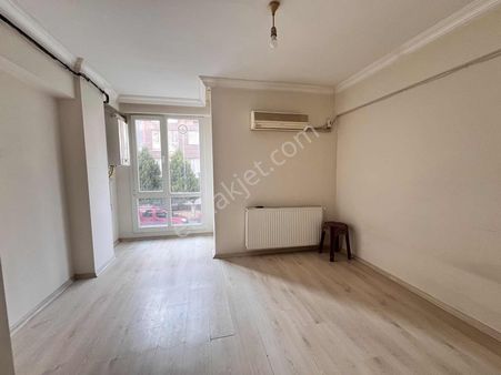 Asil Emlak'tan Muradiye Mah'sinde 1+1 Arakat Kiralık Daire