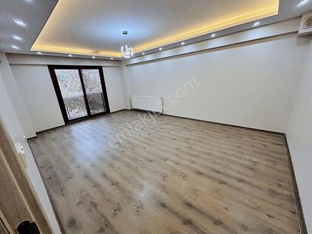 Asil Emlak'tan Muradiye'de 3+1 Arakat Satılık Daire