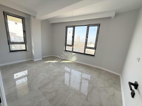 Özbey Emlaktan Şirintepe Mh Köşe Bina Ara Kat Sıfır 2+0