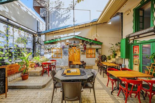 Kaynarca Kemalpaşa'da İşlek Lokasyonda Retro Konsept Kafe