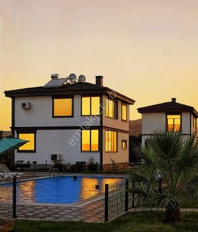 Edremit Te Deniz 5 Dk Tam Müstakil Bahçeli Havuzlu 6+1 Villa