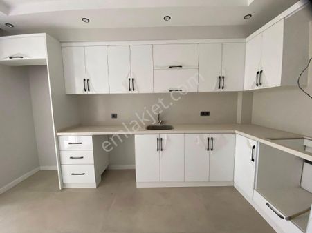 Yeşil Mahallede 3 Katlı Bina Ayrıcalığıyla Lüx İşçilikli Sıfır 3+2 Daire