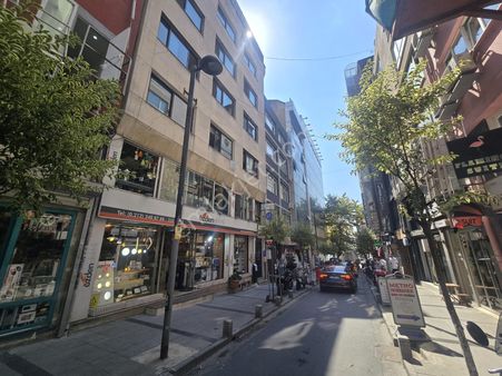 Şişli Halaskargazi Cd.metroya Yakın Asansorlü Kiralık 70m2 Ofis