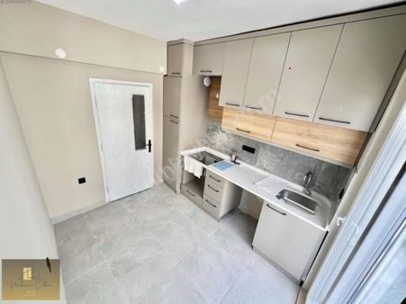 Antalya Lisesi Arkası 3+1 Ayrı Mutfaklı Katta Ayrı Banyo & Wc'li