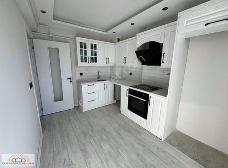 Orhan Emlak'tan Muradiye Mah. 3+1 Ara Kat Site İçerisinde Daire