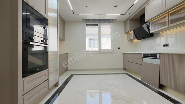 Atlas'tan, Metroport Yakını, 5+2 290m2, Sıfır Büyük Lüks Dubleks