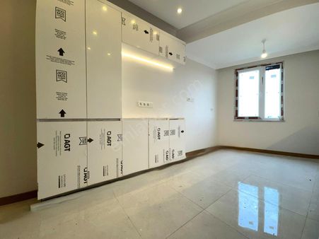 Ferit Selim Paşa Cadde Üzeri 100m2 2+1 Lüks 5.kat Manzaralı