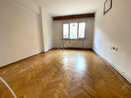 Siyavuşpaşa Çavuşpaşa Meydan'da 2+1. 1.kat. Krediye Uygun