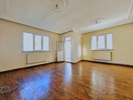 Bahçelievler Siyavuşpaşa Yayla Asansörlü Binada 4 Kat