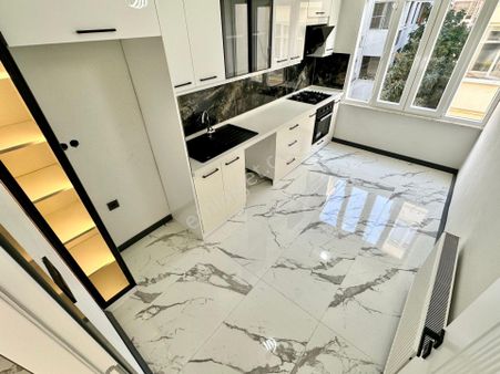 ꧁ay Emlaktan꧁akçay Merkezde Arakat Ayrı Mutfaklı Denize Yakın Lüx Tasarım Satılık 2+1 Geniş Daire