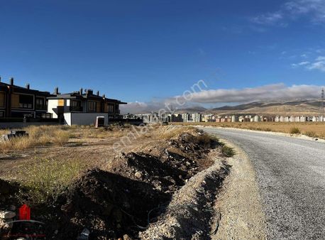 Yazır Nesibe Aydın Okulları Yanı 1710 Köşe Satılık Arsa